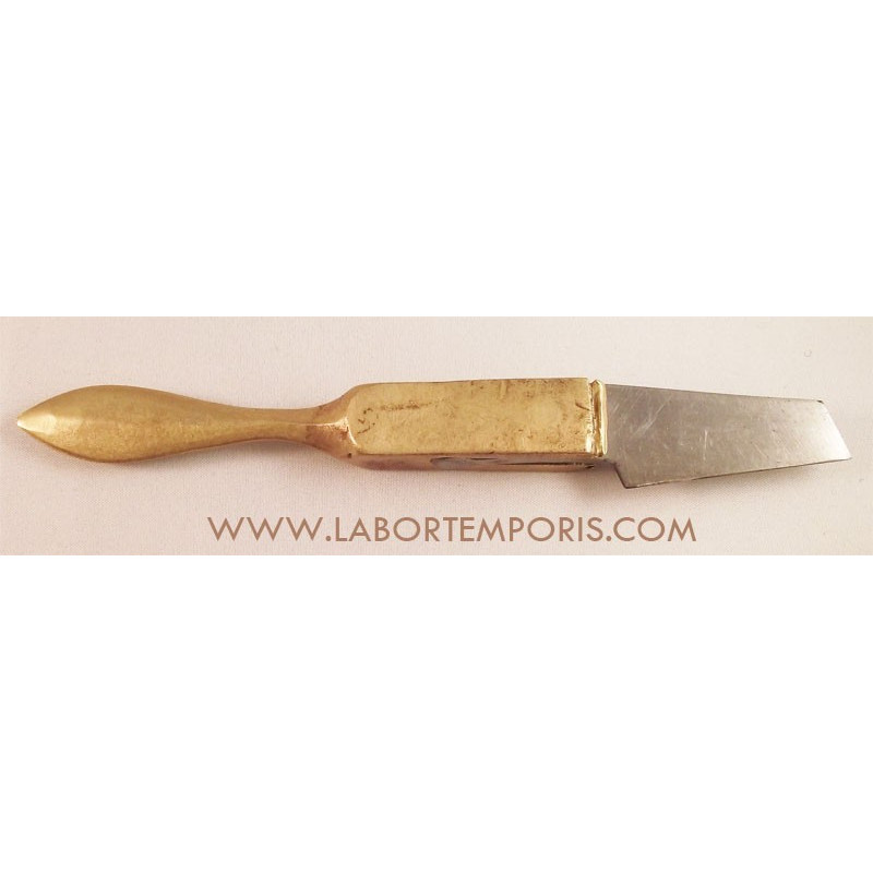 Scalpel de chirurgien romain