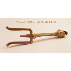 Roman crest holder