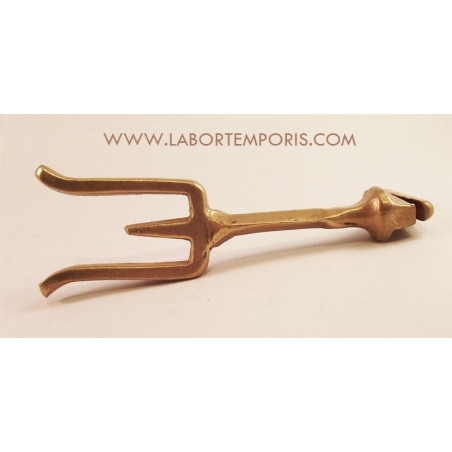 Roman crest holder