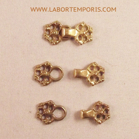 Agganci per abiti medievali
