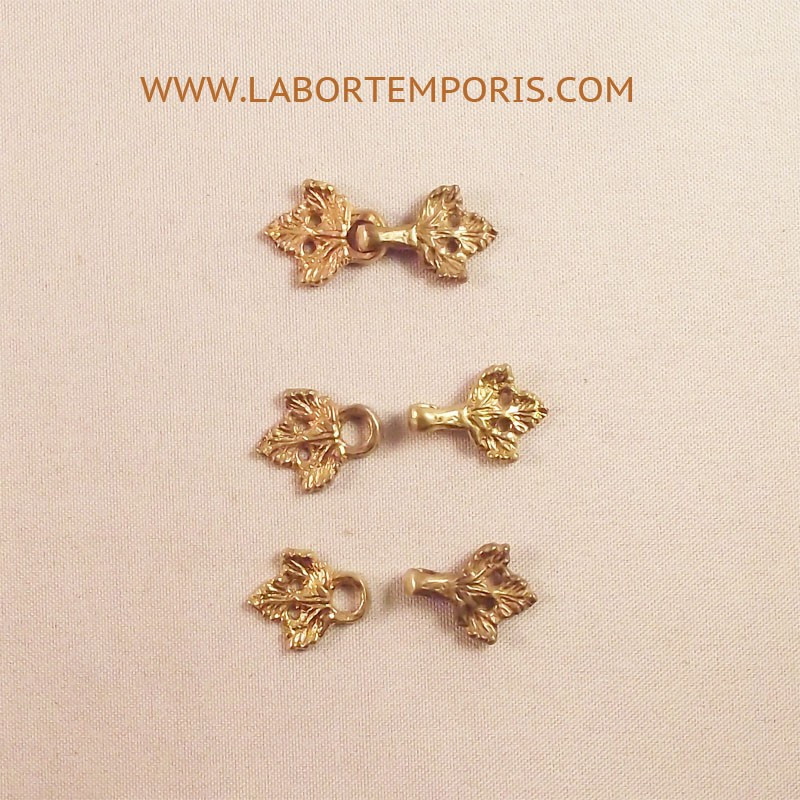 Medieval dress  fasteners