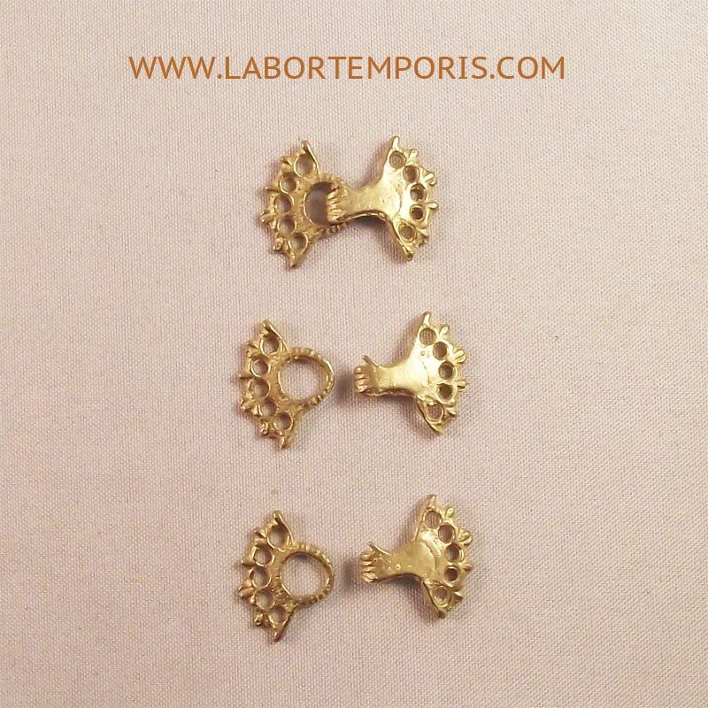 Medieval dress  fasteners