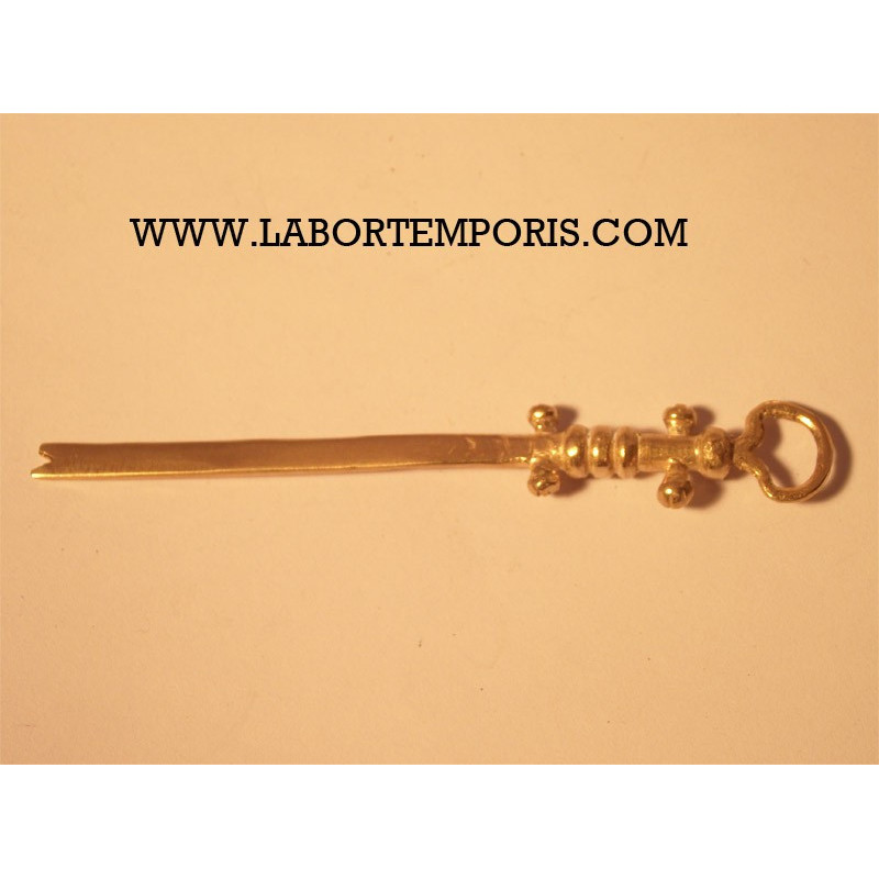 Villanovan nails cutter