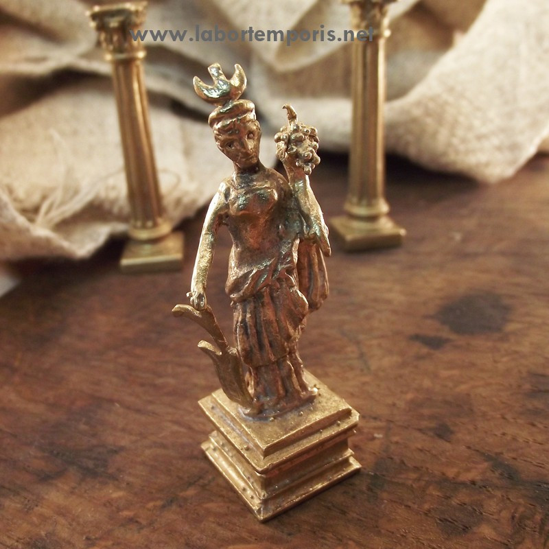 Roman statue Fortuna